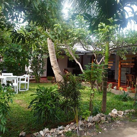 Vibushan Guest House ニラヴェリ エクステリア 写真